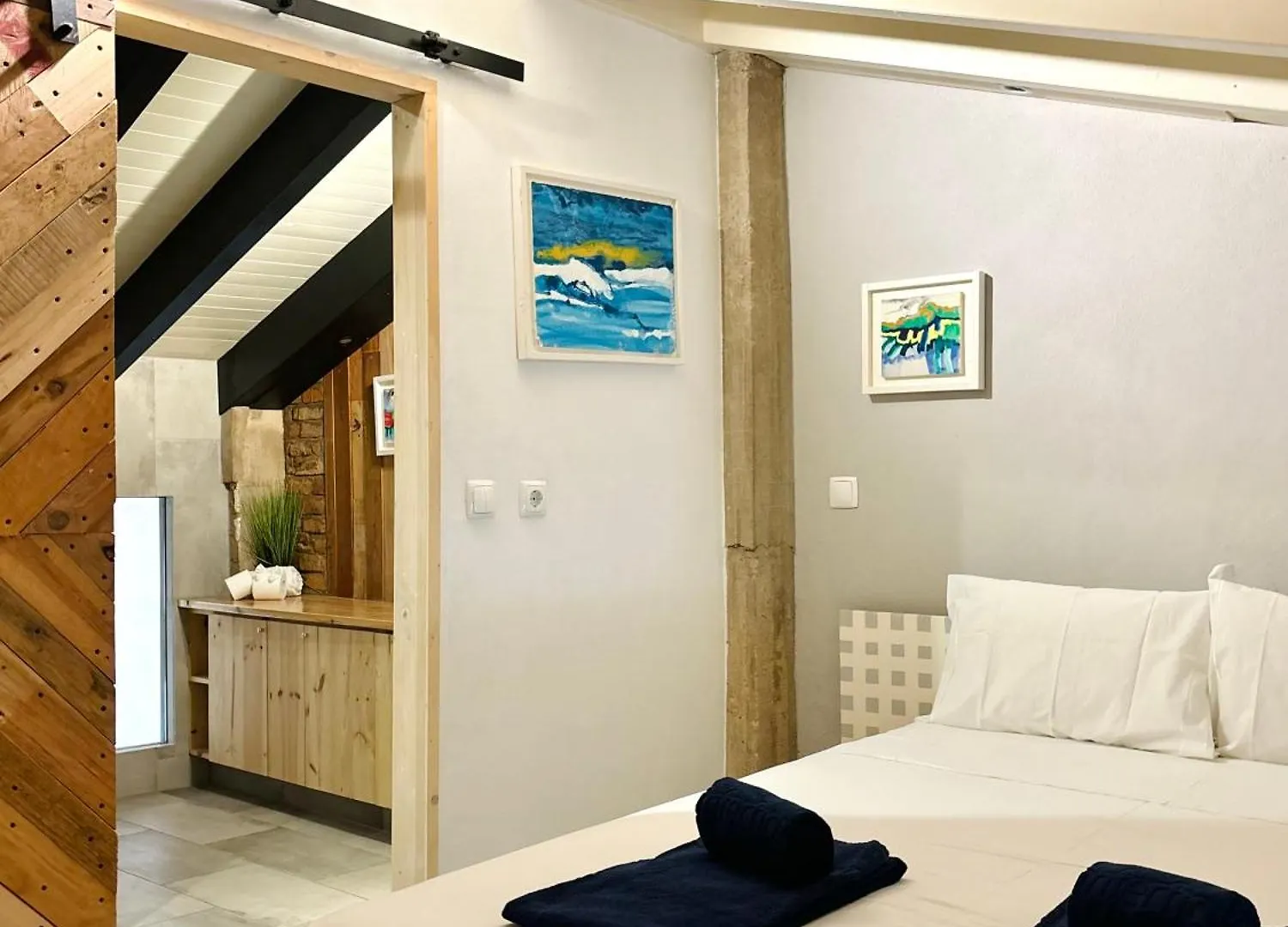 Estômbar Casa Da Artista - Stylish House With Plunge Pool And Lush Garden Close To Beach בית נופש