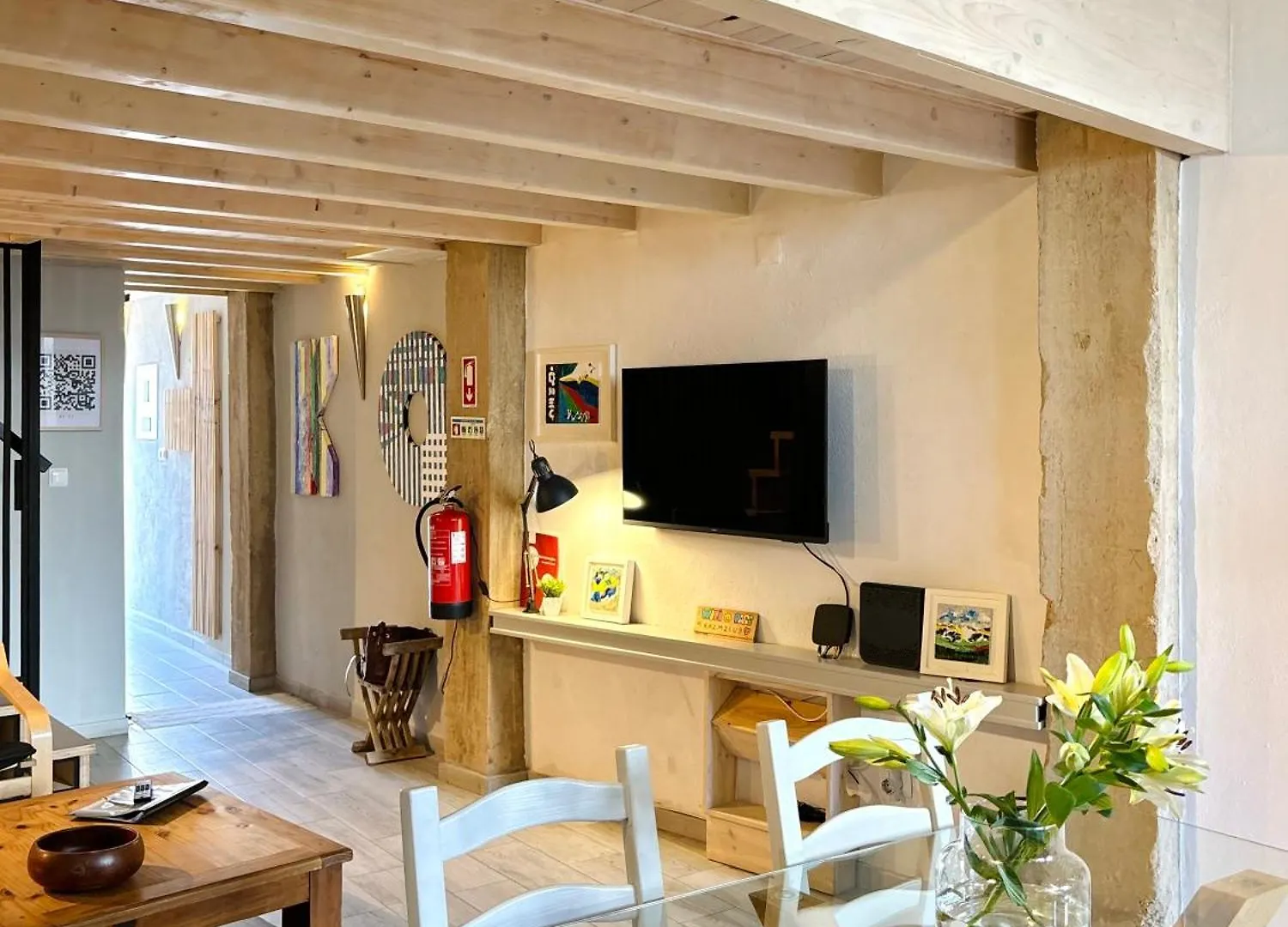 Estômbar Casa Da Artista - Stylish House With Plunge Pool And Lush Garden Close To Beach בית נופש