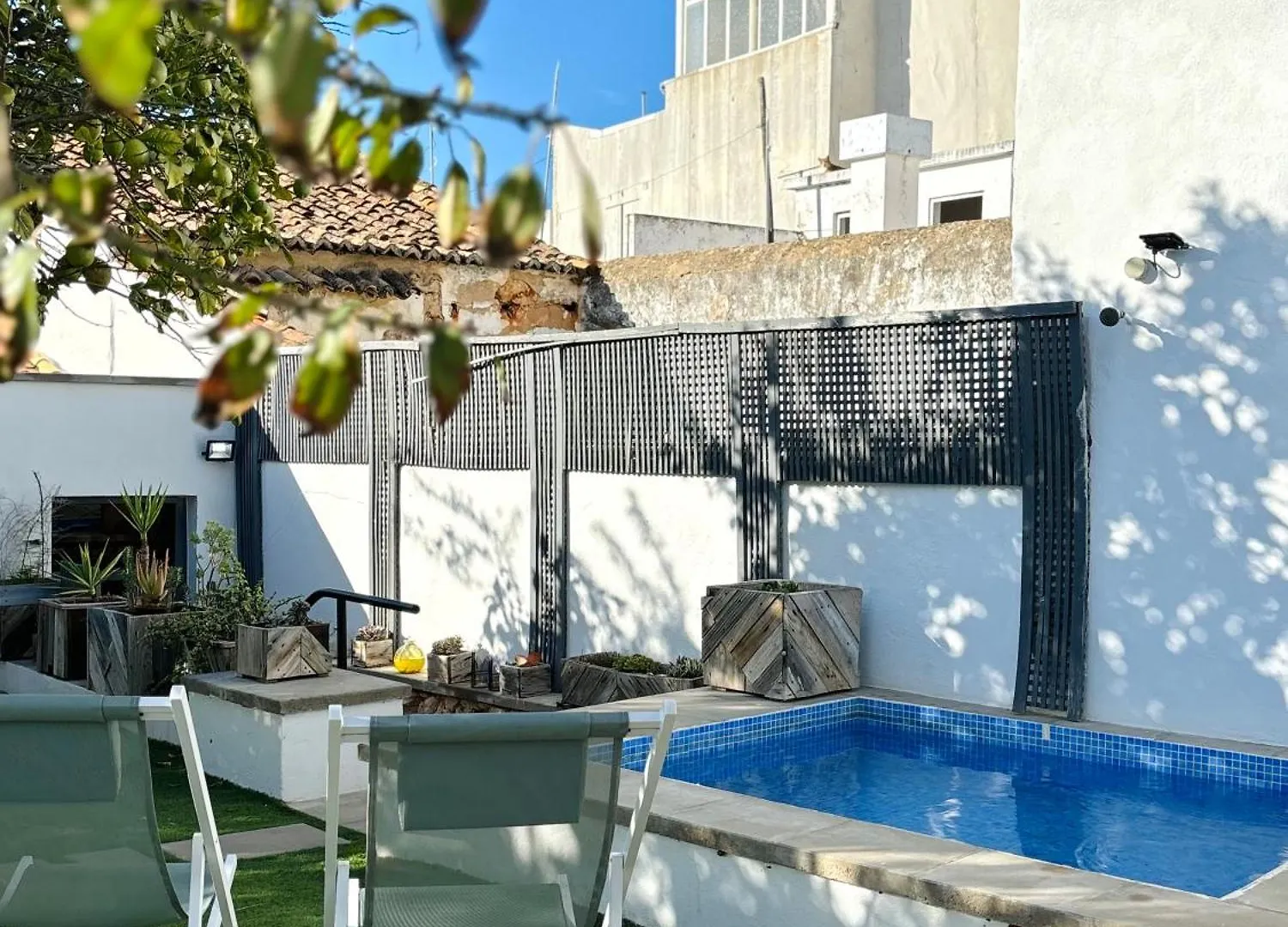 Semesterbostad Casa Da Artista - Stylish House With Plunge Pool And Lush Garden Close To Beach Estômbar